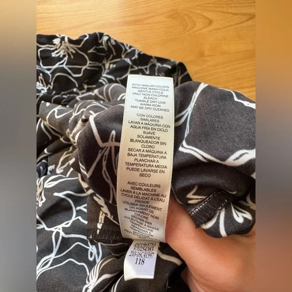 Chicos Soft Floral Black and White Women's Top - Picture 4 of 5